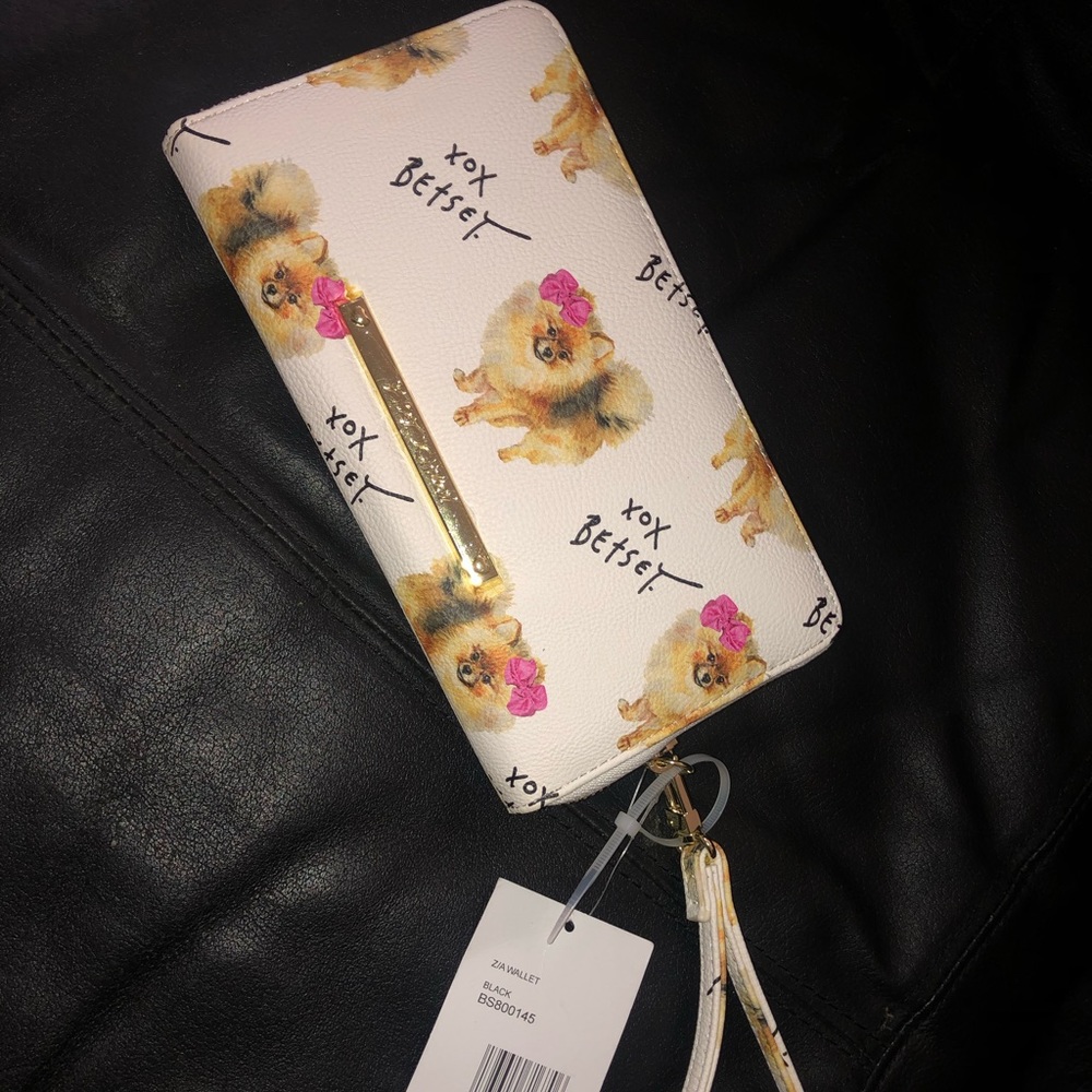 Betsey Johnson wristlet wallet